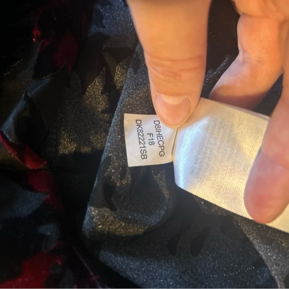 Donna Karan Velvet Long Sleeve Blouse/Shoulder Cut-out, Size Small - Picture 9 of 11